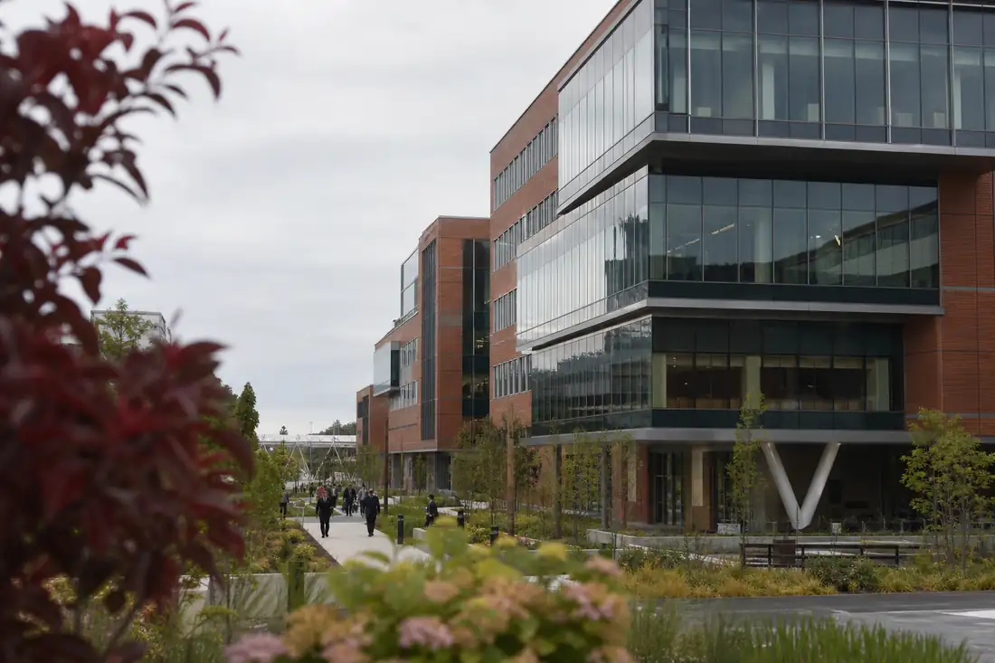 Campus américain de laboratoires et bureaux illustrant l’immobilier coté dédié aux sciences de la vie.