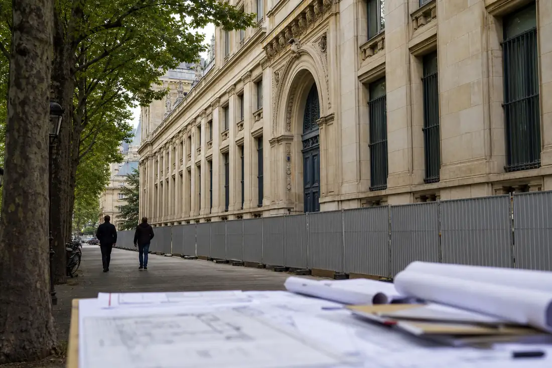 Immeuble institutionnel parisien observé dans le cadre d’un projet de reconversion urbaine et immobilière.